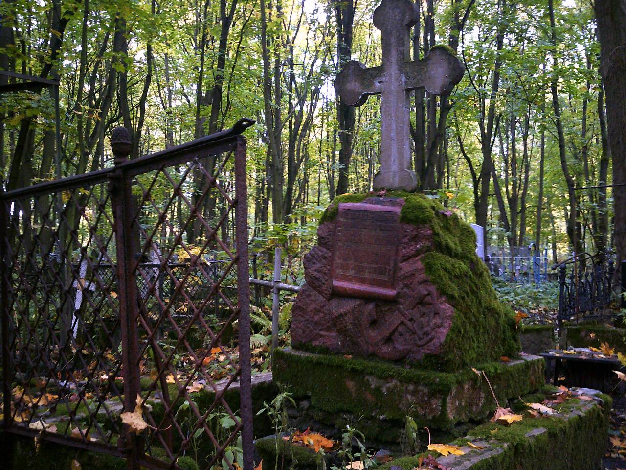 смоленское православное кладбище в санкт петербурге